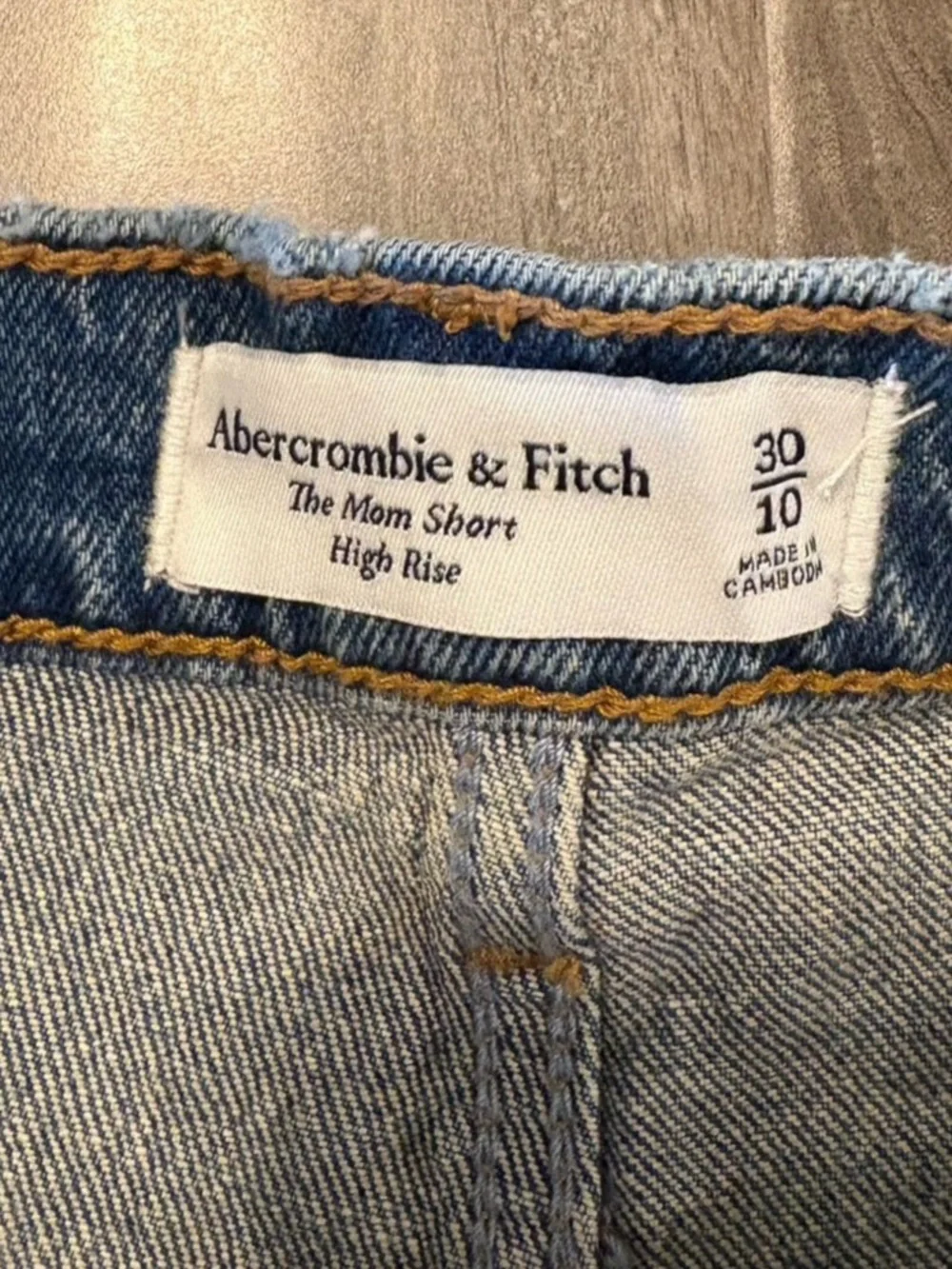 Abercrombie the mom short high rise NWT - Picture 3 of 4